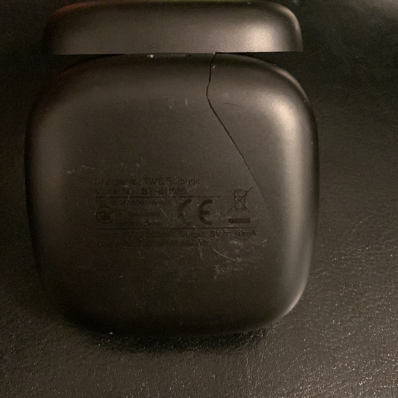 Bluetooth Earbuds - Picture 4 of 4